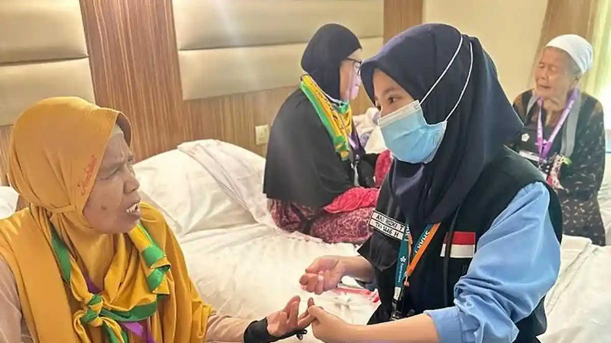Cerita Pengabdian Andi Rizki Tenryayu, Dokter Asal Bone Layani Jamaah Haji Lansia dan Risiko Tinggi
