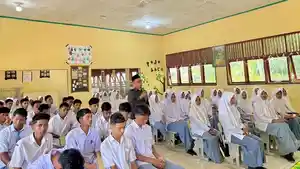 Bawaslu-Bireuen-Edukasi-Siswa-MAN-7-tentang-Demokrasi-Berintegritas.jpg