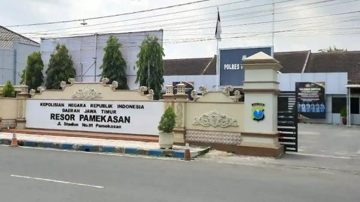 Oknum Polisi di Pamekasan Ini Minta Istri Pilih Pria Lain Untuk Berhubungan Intim