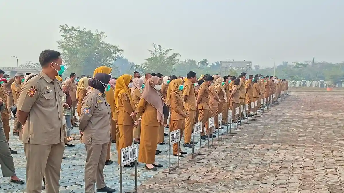 5 Hari Kota Maba Diselimuti Asap Karhutla, ASN Haltim Ikuti Apel Pagi ...