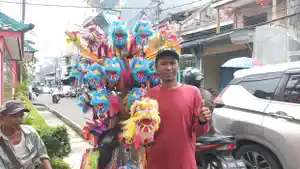 Pedagang-mainan-barongsai.jpg