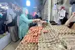 Harga Telur di Pasar Raya Padang Stabil, Minyak Goreng Curah Naik hingga Rp2.000 per Kilogram