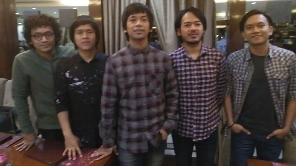 Umrah Bareng Fans Akan Jadi Agenda Rutin Grup Musik D'Masiv