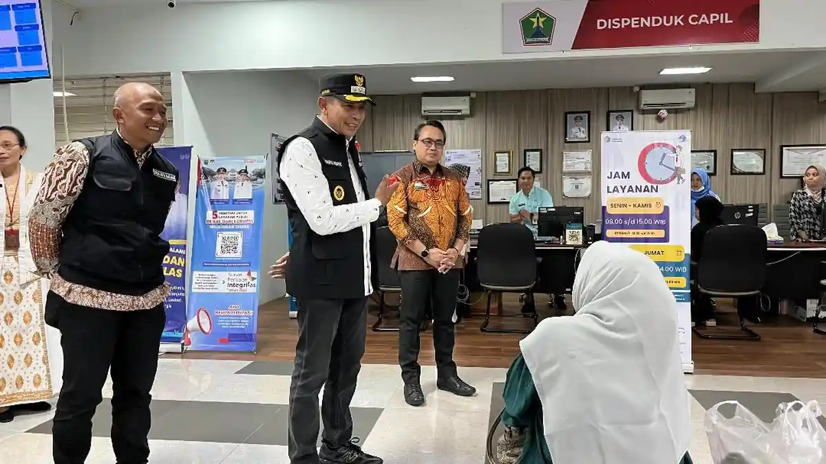 Wali Kota Malang Sidak MPP, Pastikan Pelayanan Publik Tanpa Kendala di Hari Pertama Kerja