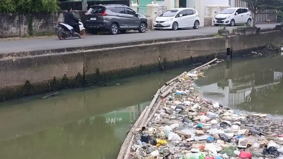 Aliran Sub DAS Bendung Palembang Dipenuhi Sampah Kiriman, Walikota: Ditindak Sesuai Aturan