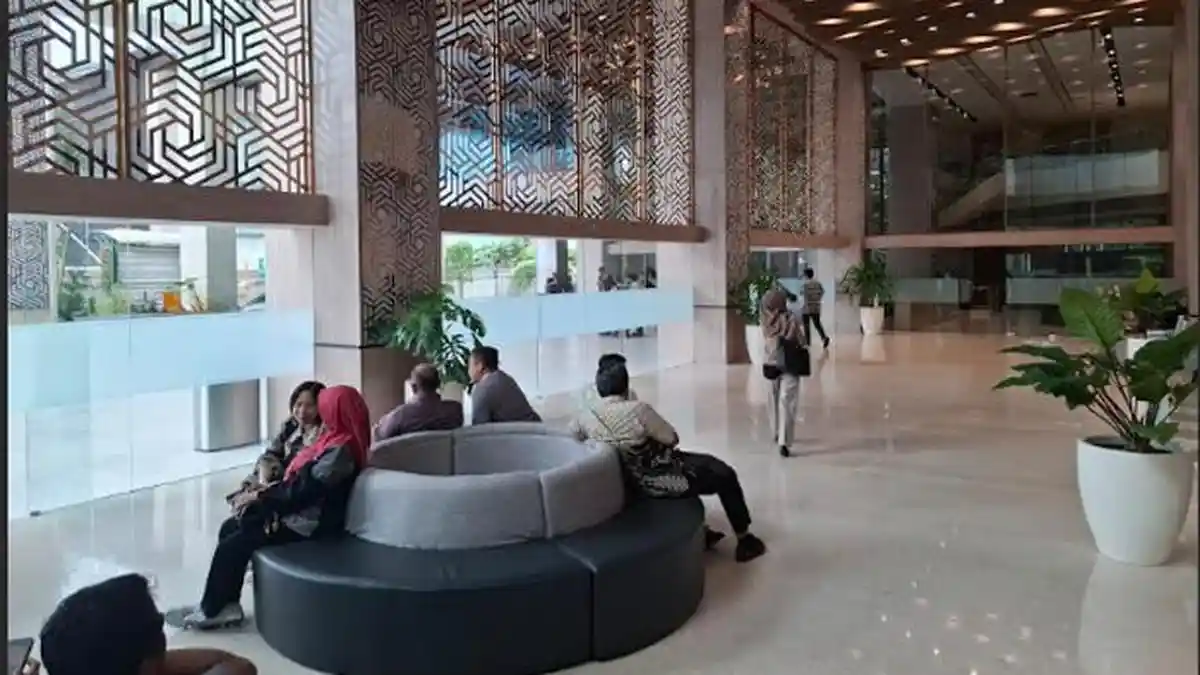 Aktivitas di Kantor Kemendiktisaintek Berjalan Normal di Tengah Kabar Reshuffle Mendiktisaintek