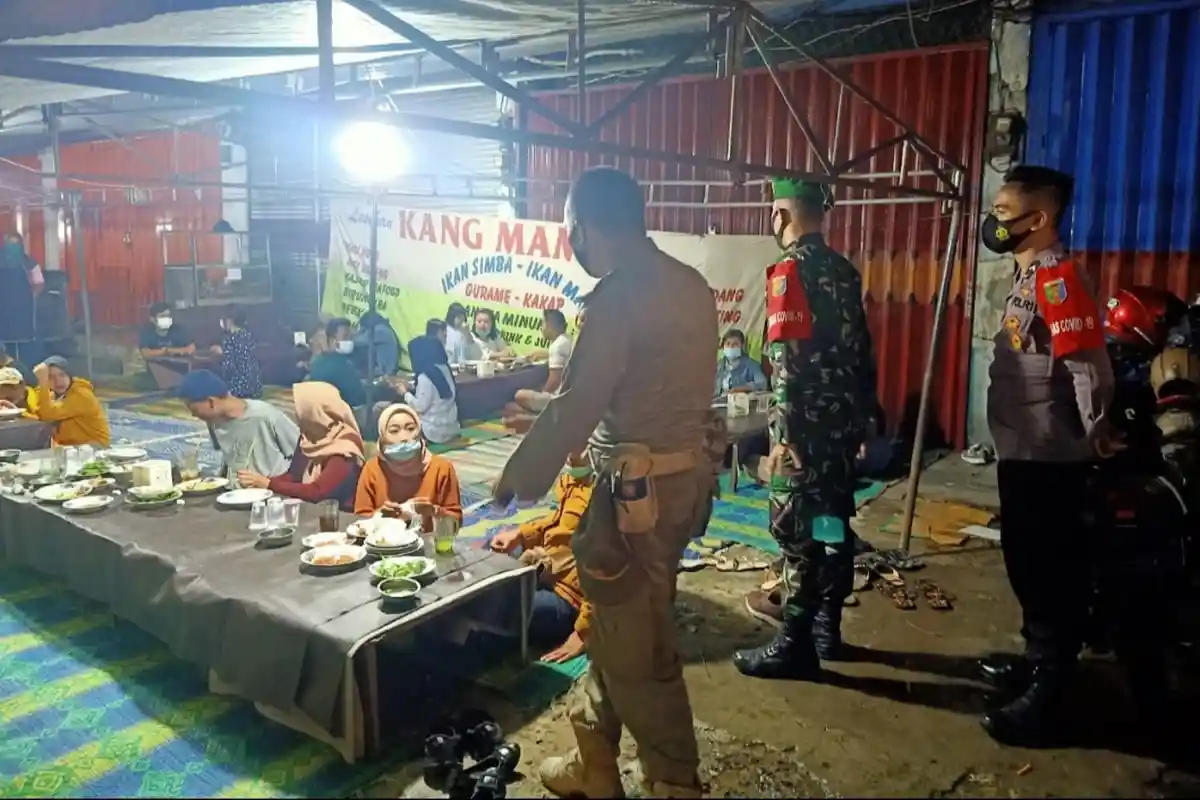 7 Tempat Usaha di Bandar Lampung Dibubarkan karena Abaikan Prokes