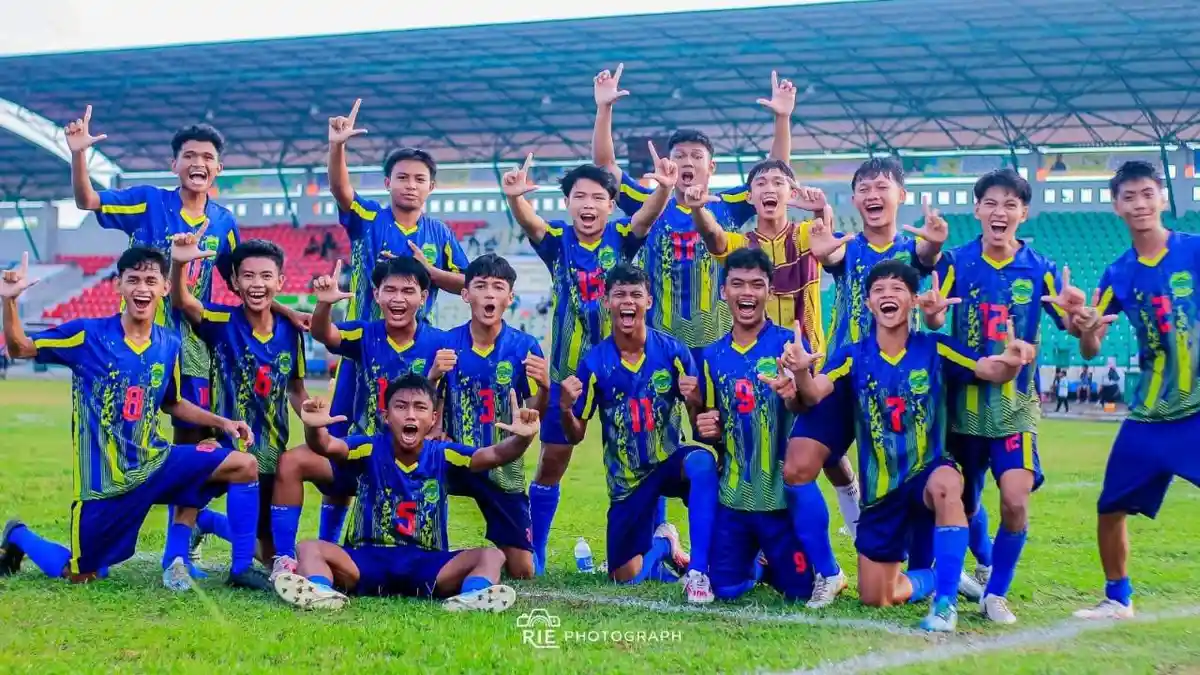 Atlet Sepak Bola Lingga Sabet Medali Emas pada POPDA Kepri yang Digelar di Karimun - Tribunbatam.id