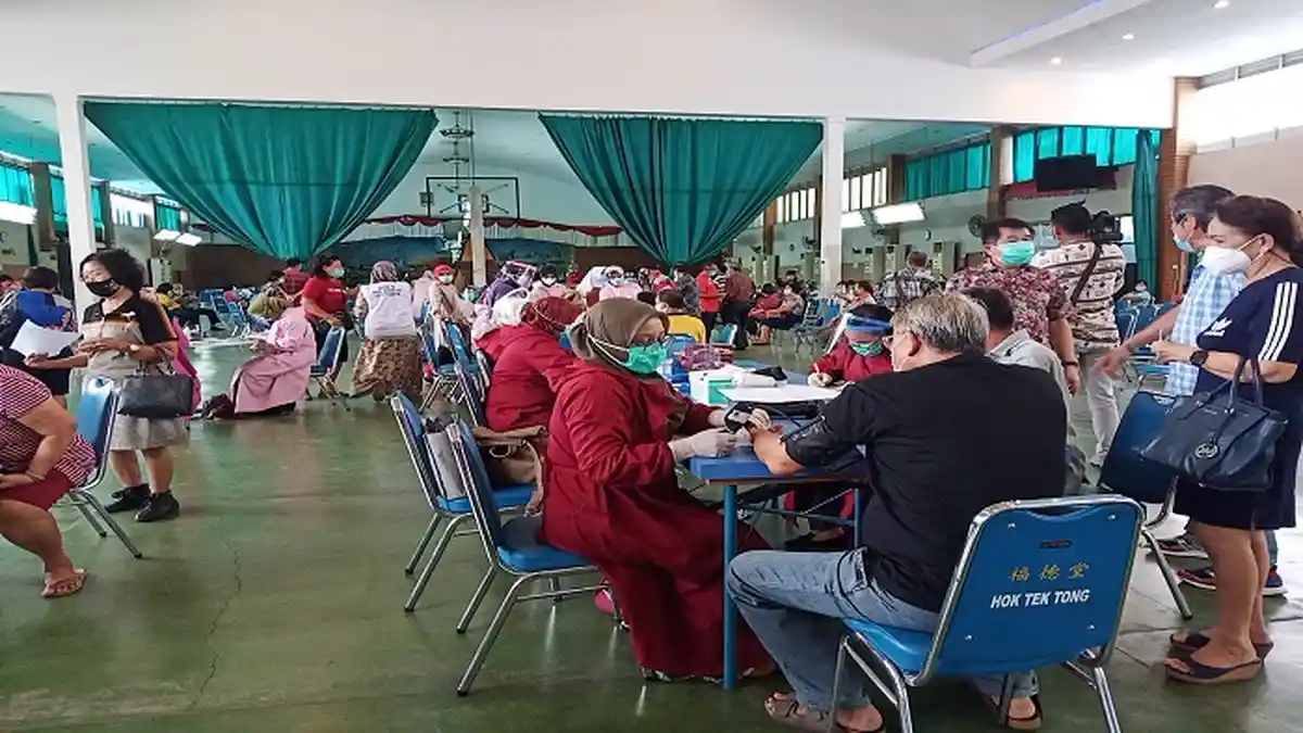 Kadinkes Sebut Cakupan Vaksinasi Covid-19 Lansia di Sumbar Masih Rendah