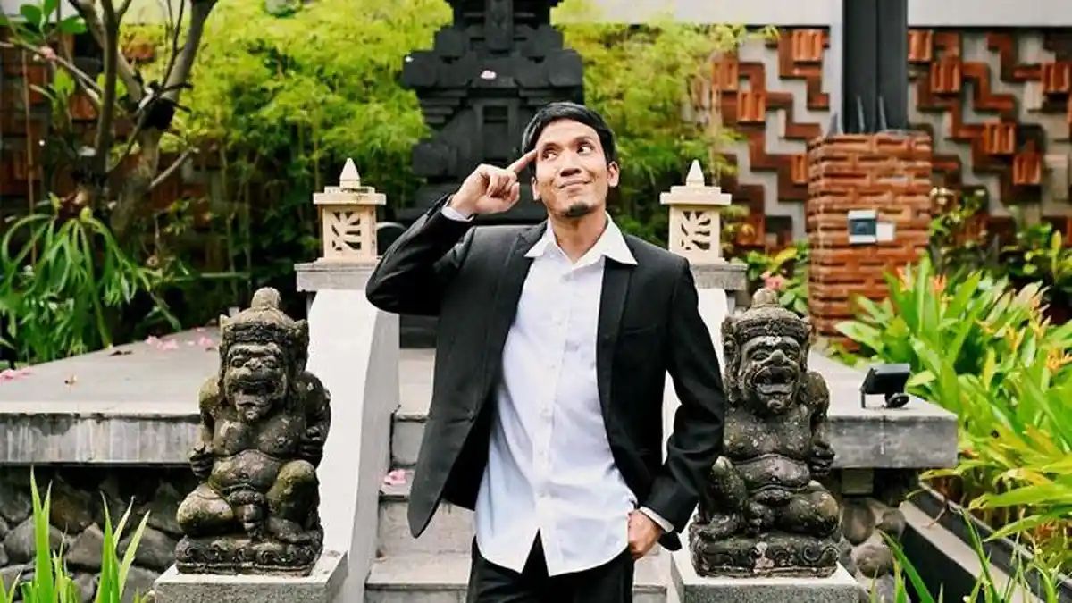 Dikabarkan Meninggal Dunia, Desta Beri Tanggapan Santai dan Kocak: Terus Ini yang Hidup Siapa?