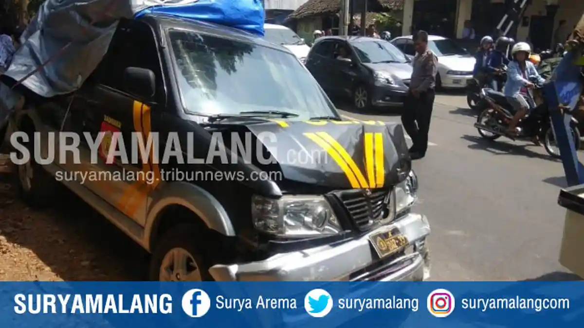 BREAKING NEWS – Mobil Polisi Tabrak 10 Motor di Kota Malang
