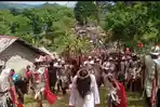 Ikut Tablo di Paroki Maria Ratu Oeolo, Ribuan Umat Katolik Larut dalam Suasana Sedih