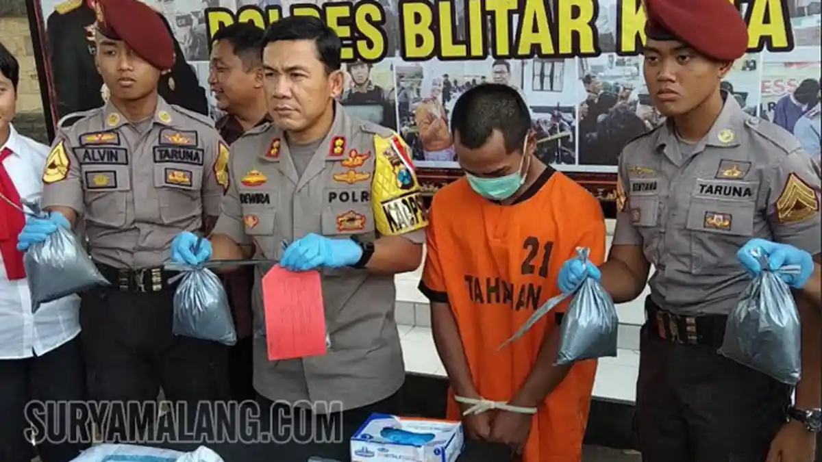 Polisi Blitar Ringkus Penjual Bubuk Mercon, Masih Simpan 5 Kg Seharga Rp 230.000 per Kg