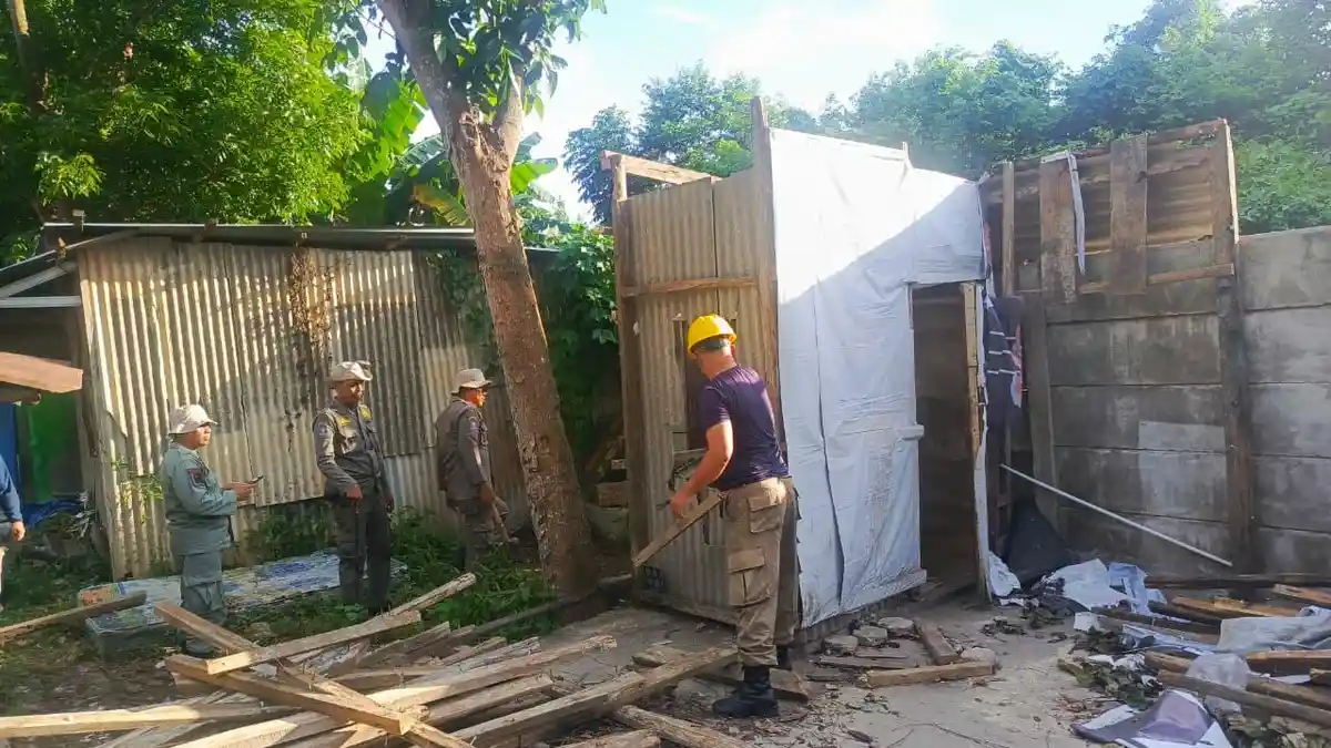Pemkot Bandar Lampung Tertibkan 14 Warung Remang-remang PKOR 