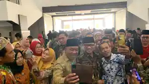 Menteri-Desa-Yandri-Susanto-ketika-tiba-di-Kota-Bengkulu.jpg