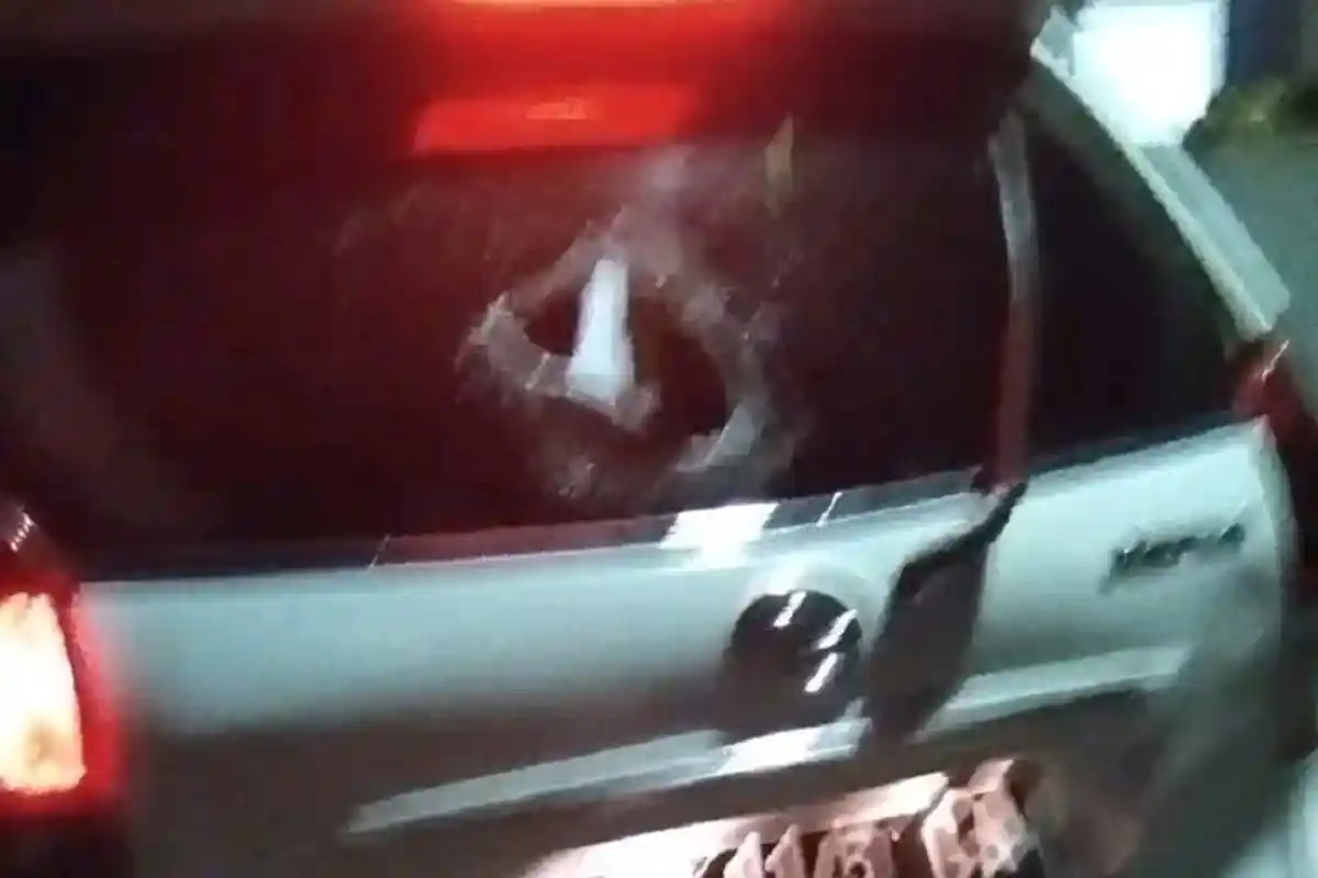 Warga Kawangkoan Minut Salah Sasaran, Mobil Xenia Putih Rusak Diamuk Massa