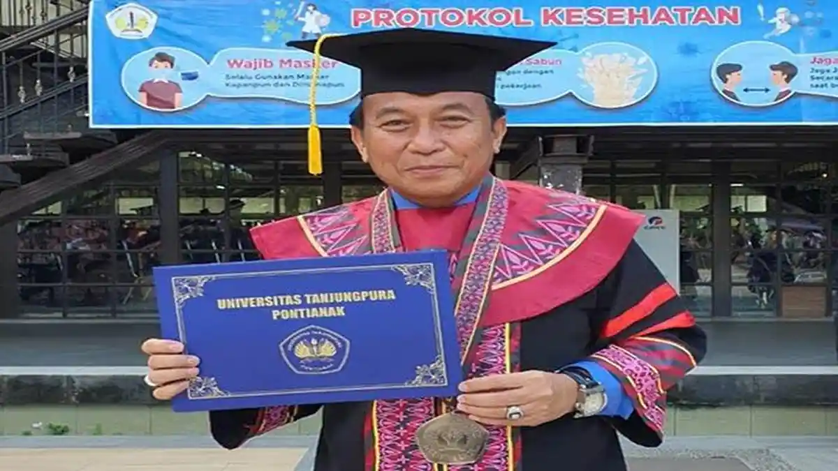 Agus Rianto Wisudawan Universitas Tanjungpura Pontianak Raih IPK 4 ...