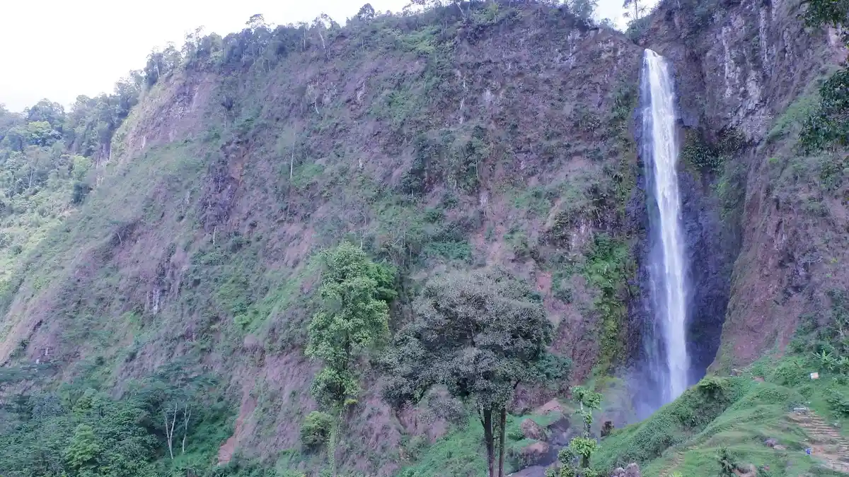 Curug Citambur di Cianjur Selatan yang Tenang, Jauh dari Ingar Bingar Wisata Perkotaan