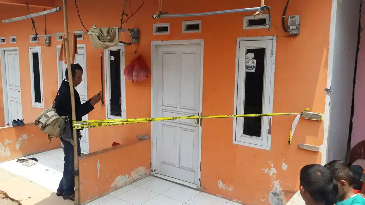 Densus 88 Ringkus Pasutri Terduga Teroris di Bekasi