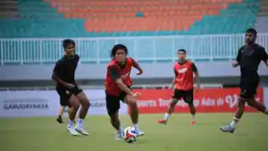 farhan-giring-bola.jpg