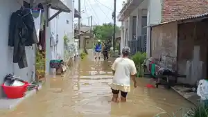 banjir-villa-intan-3-cirebon-0702.jpg