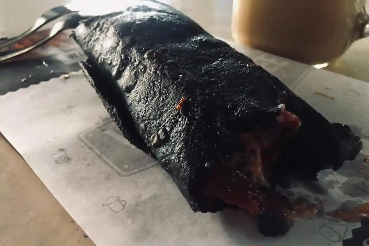 Sensasi Makan Kebab Dengan Warna Bak Air Comberan di Dukuh Atas