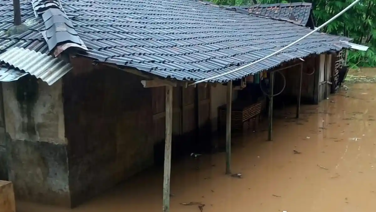 Sempat Terisolir Akibat Banjir, Warga Giriwoyo Wonogiri Menolak Mengungsi