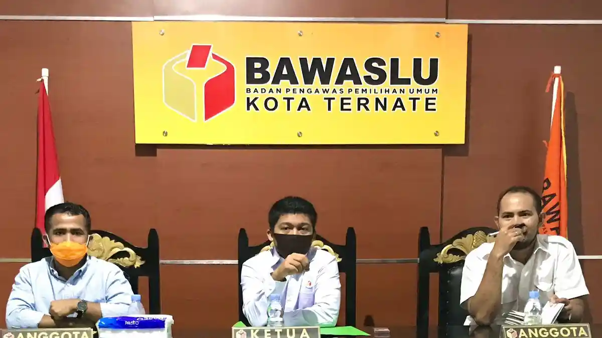 Sejumlah Baliho Calon di Ternate Mulai Menjamur, Bawaslu: Belum Dapat Dikategorikan APK