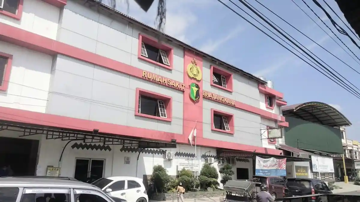 Sejumlah Polisi Tunggui Jenazah Bripka AMP di RS Bhayangkara Tebingtinggi