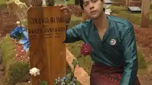 Kemunculan-sosok-Egi-Fazri-di-tengah-duka-atas-kepergian-penyanyi-Vidi-Aldiano-yang-dinilai.jpg