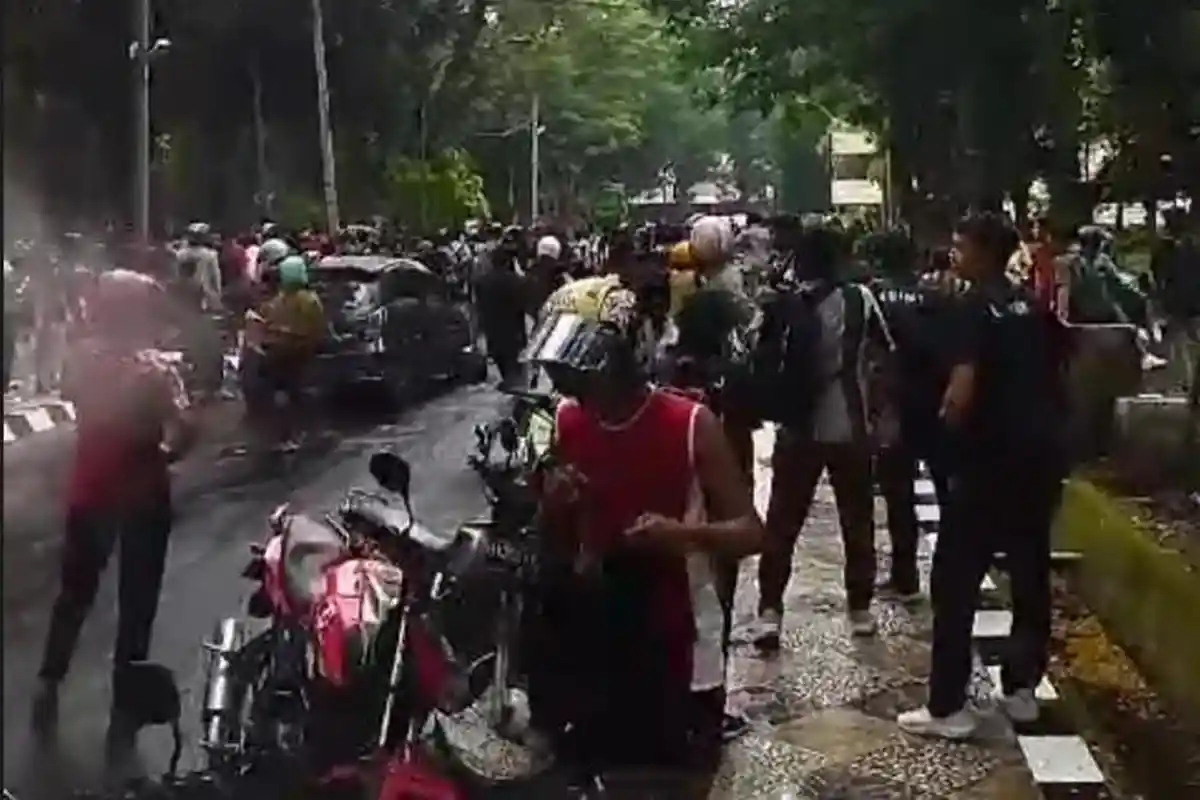 Mahasiswa di 2 Fakultas Unimed Terlibat Tawuran di Bulan Puasa, Sejumlah Kendaraan Rusak