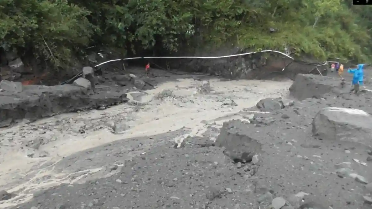 Detik-detik Banjir Lahar Hujan Merapi Terjang Hulu Kali Boyong