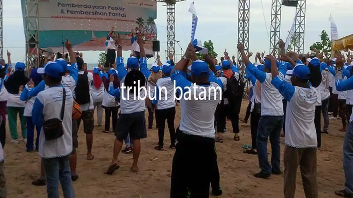 HUT ke-59 Pertamina: Dari Bersih-Bersih Pantai, Penghijauan sampai Pengobatan Massal