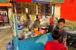 penjual-di-kolaka-raup-keuntungan-300-ribu-2-jam-jualan-cemilan.jpg