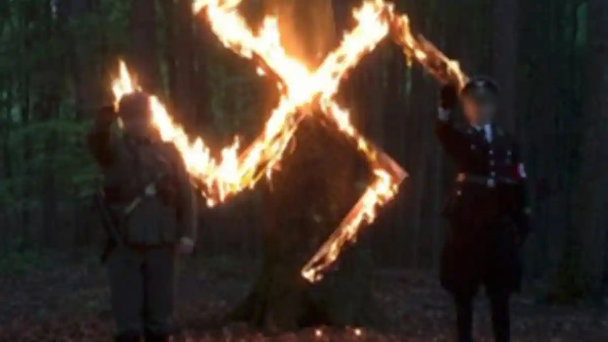 Gelar Konser Perayaan Ulang Tahun Pemimpin Nazi Jerman Adolf Hitler, Dua Pria Ini Ditahan