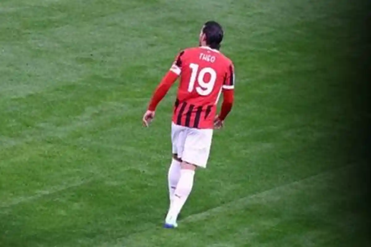 Klub Milik Orang Indonesia Berani Beli Theo Hernandez dengan Harga Fantastis, AC Milan Tidak Menolak