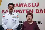 Ketua-Bawaslu-Dairi-Idrus-Maha-kiri-bersama-komisioner-Bawaslu-Dairi.jpg