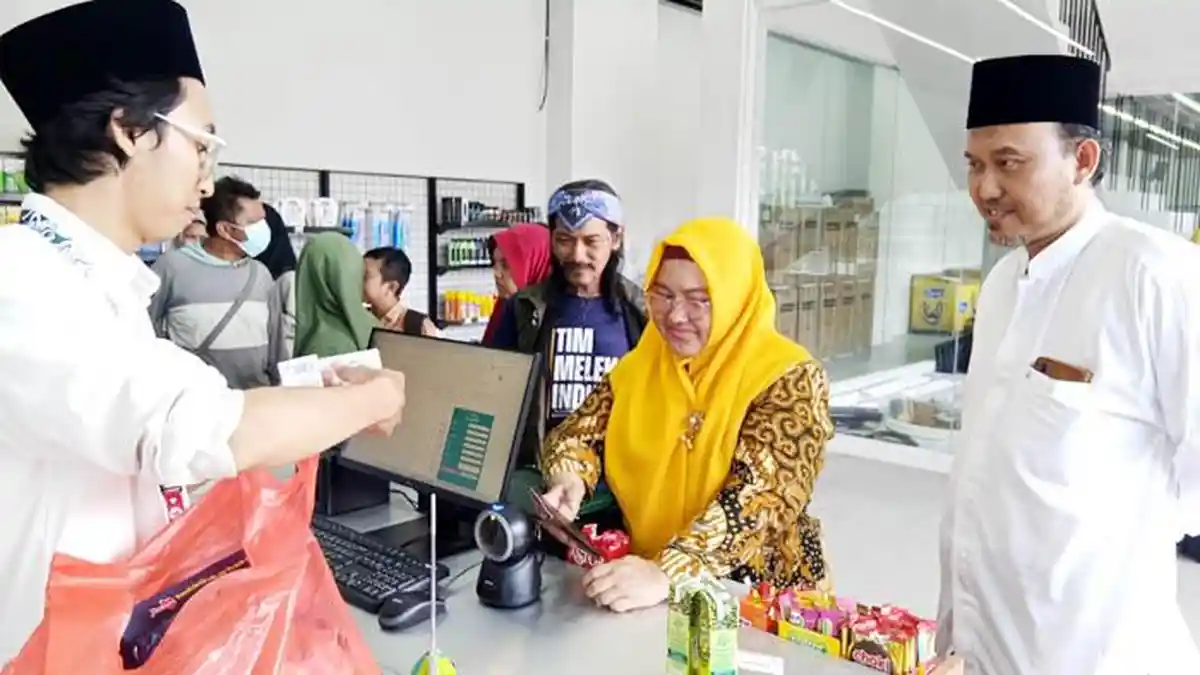 Ponpes Qomaruddin Resmi Launching Toserba Qoffmart di Jalan Raya Bungah ...
