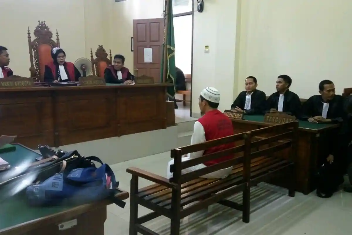 Penghina Kapolri Minta Hakim Beri Vonis Bebas