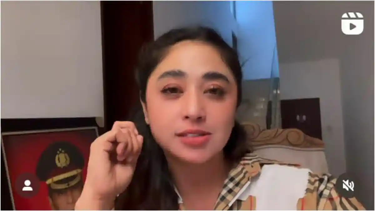 Rully Ternyata Sering Cemburu Dewi Perssik, Tak Terima Calon Istrinya Dipegang Pria Lain saat Nyanyi