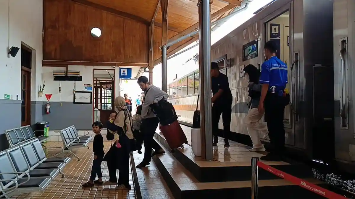 10 Armada Kereta Api Tambahan Siap Beroperasi untuk Mudik Lebaran 2025 di Stasiun KA Ciamis