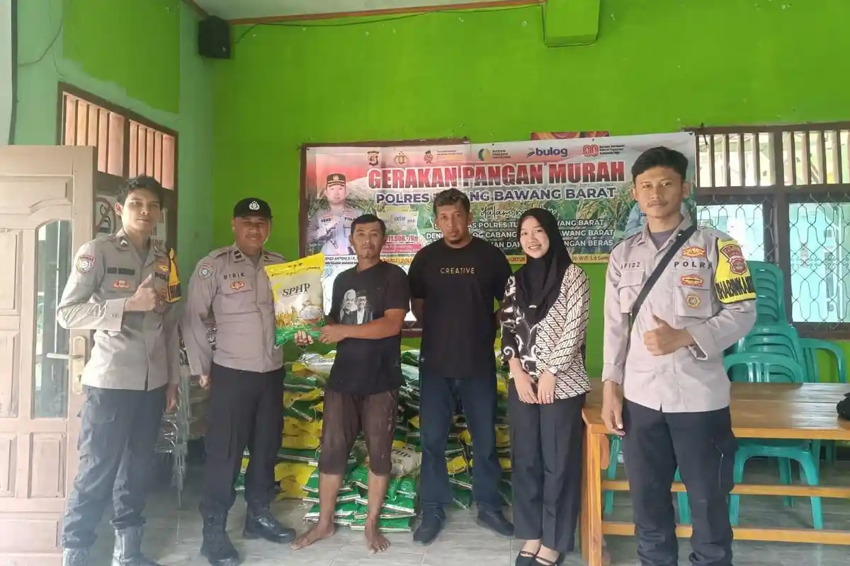 Polsek Lambu Kibang Kawal Penjualan Beras SPHP di Tiyuh Lesung Bakti Jaya