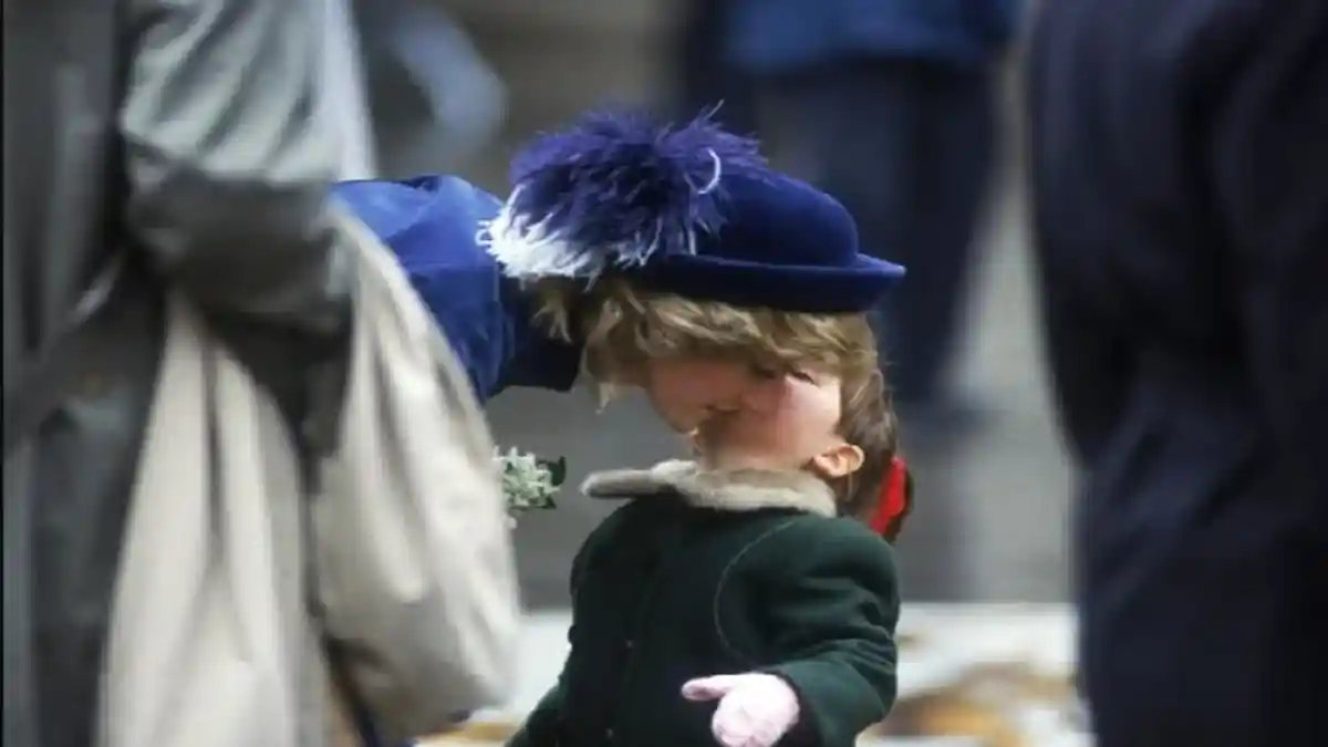 Masih Ingat Putri Diana? Dikenal Ramah, Ini 7 Foto Kebersamaan sang Princess dengan Anak Kecil