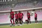 papua/TIHAN-Pemain-Persipura-ujicoba-lapa.jpg