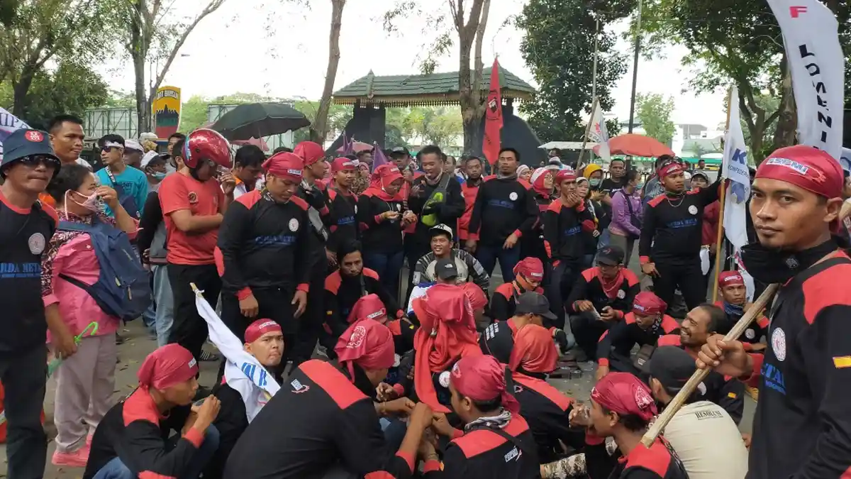 Tolak Omnibus Law, Buruh Protes Pemerintah Akan Permuda Pekerja Asing di Indonesia