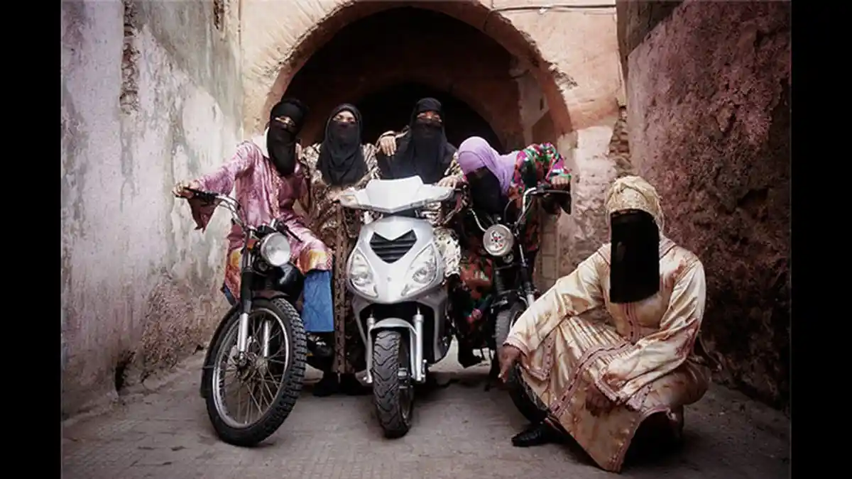 Begini Jadinya Jika Emak-emak Berpakaian Syar'i dan Gaul Punya Geng Motor, Mau Gabung?