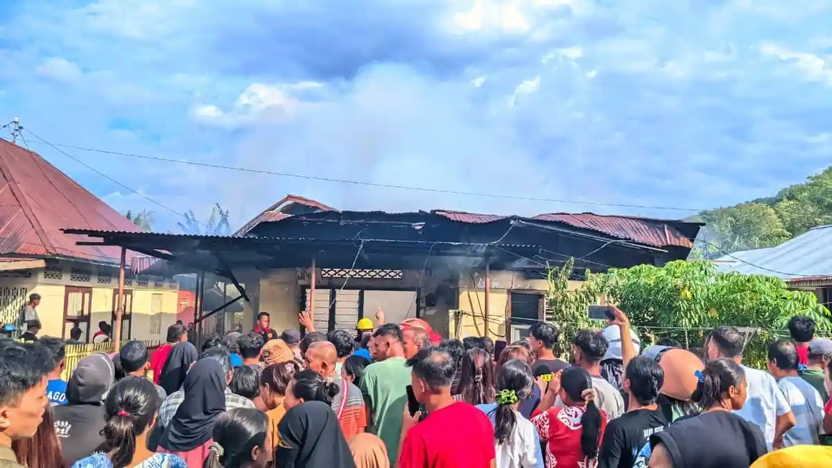 Breaking News! Kebakaran Rumah di Siendeng Kota Gorontalo, Informasi Awal Diduga Ada Korban Jiwa