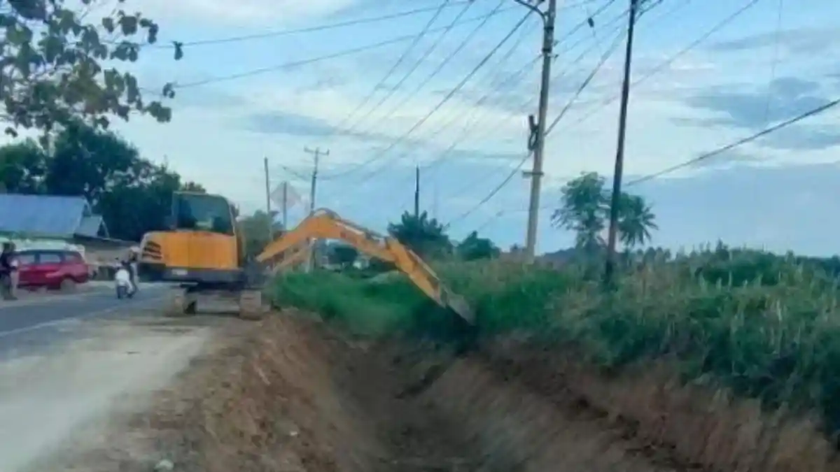 Respon Cepat Keluhan Petani, Dinas PUPR-PKP Gorontalo Keruk Irigasi Taluduyunu yang Tersumbat