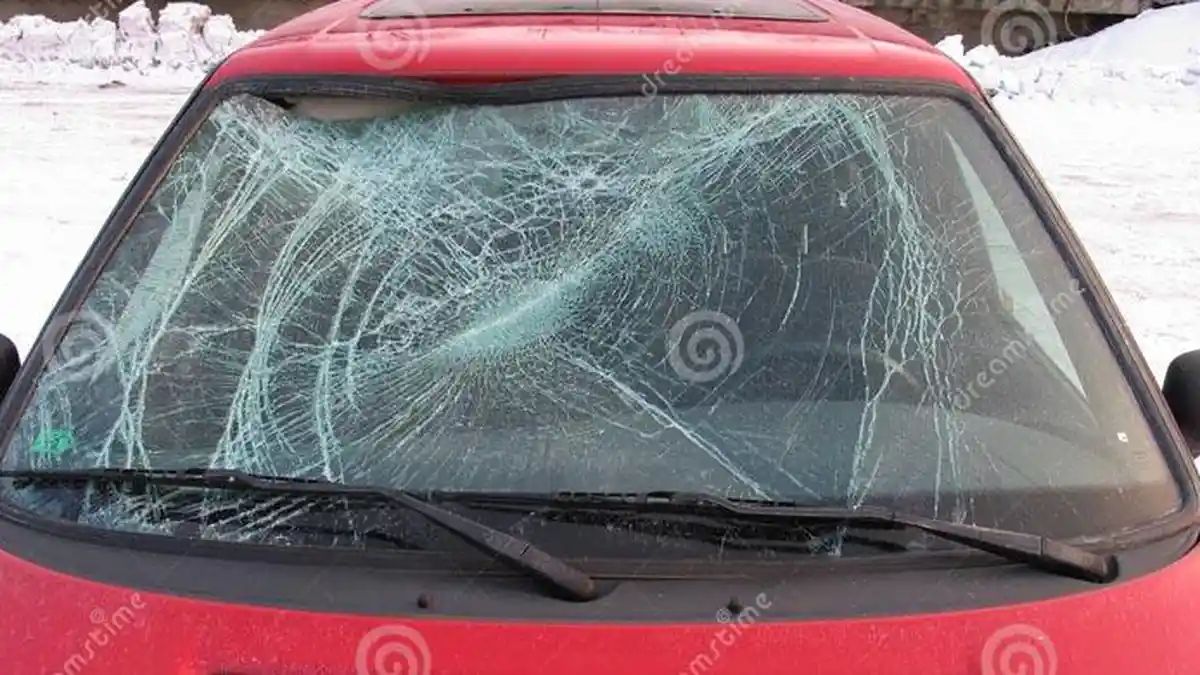 Kaca Mobil Retak atau Pecah Disuntik Langsung Oke, Ini Bengkelnya