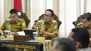 Ratu-dewa-didampingi-Isnaini-dan-Sulaiman-Amin.jpg